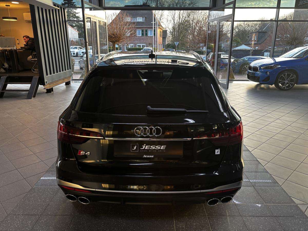 Fahrzeugbild eines Audi S4