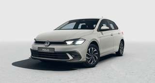 Schräge Frontansicht auf einen Volkswagen Polo , freigestellt