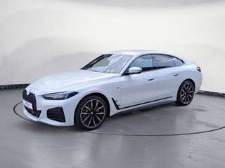 Schräge Frontansicht auf einen BMW 4er-Reihe , freigestellt