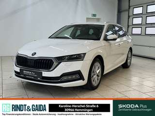 Schräge Frontansicht auf einen Skoda Octavia , freigestellt