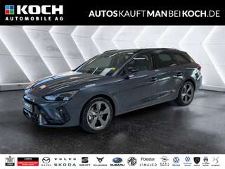 Schräge Frontansicht auf einen CUPRA Leon , freigestellt