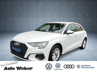 Schräge Frontansicht auf einen Audi A3 , freigestellt