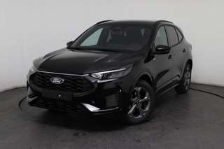 Schräge Frontansicht auf einen Ford Kuga , freigestellt