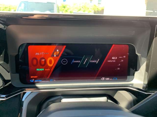 Fahrzeugbild eines Renault 4 E-TECH