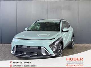 Schräge Frontansicht auf einen Hyundai Kona , freigestellt