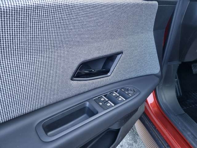 Fahrzeugbild eines Renault 4 E-TECH