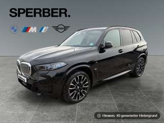 Schräge Frontansicht auf einen BMW X5 , freigestellt