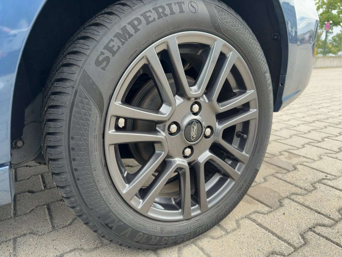 Fahrzeugbild eines Ford Transit Courier