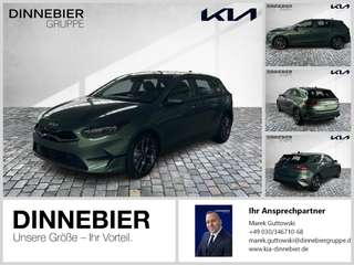 Schräge Frontansicht auf einen Kia cee'd , freigestellt