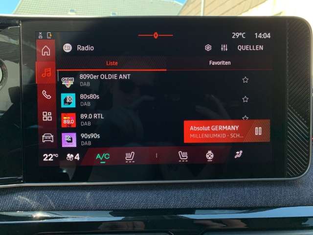 Fahrzeugbild eines Renault 4 E-TECH