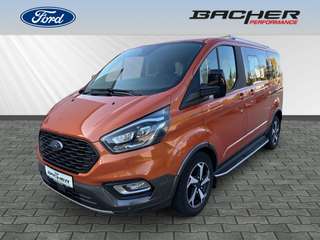 Schräge Frontansicht auf einen Ford Tourneo Custom , freigestellt