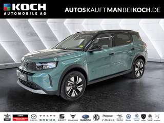 Schräge Frontansicht auf einen Opel Frontera , freigestellt
