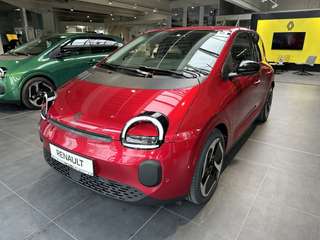Schräge Frontansicht auf einen Renault Twingo , freigestellt