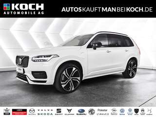 Schräge Frontansicht auf einen Volvo XC90 , freigestellt