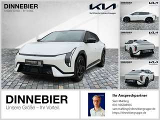 Schräge Frontansicht auf einen Kia EV4 , freigestellt