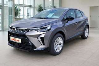 Schräge Frontansicht auf einen Mitsubishi ASX , freigestellt