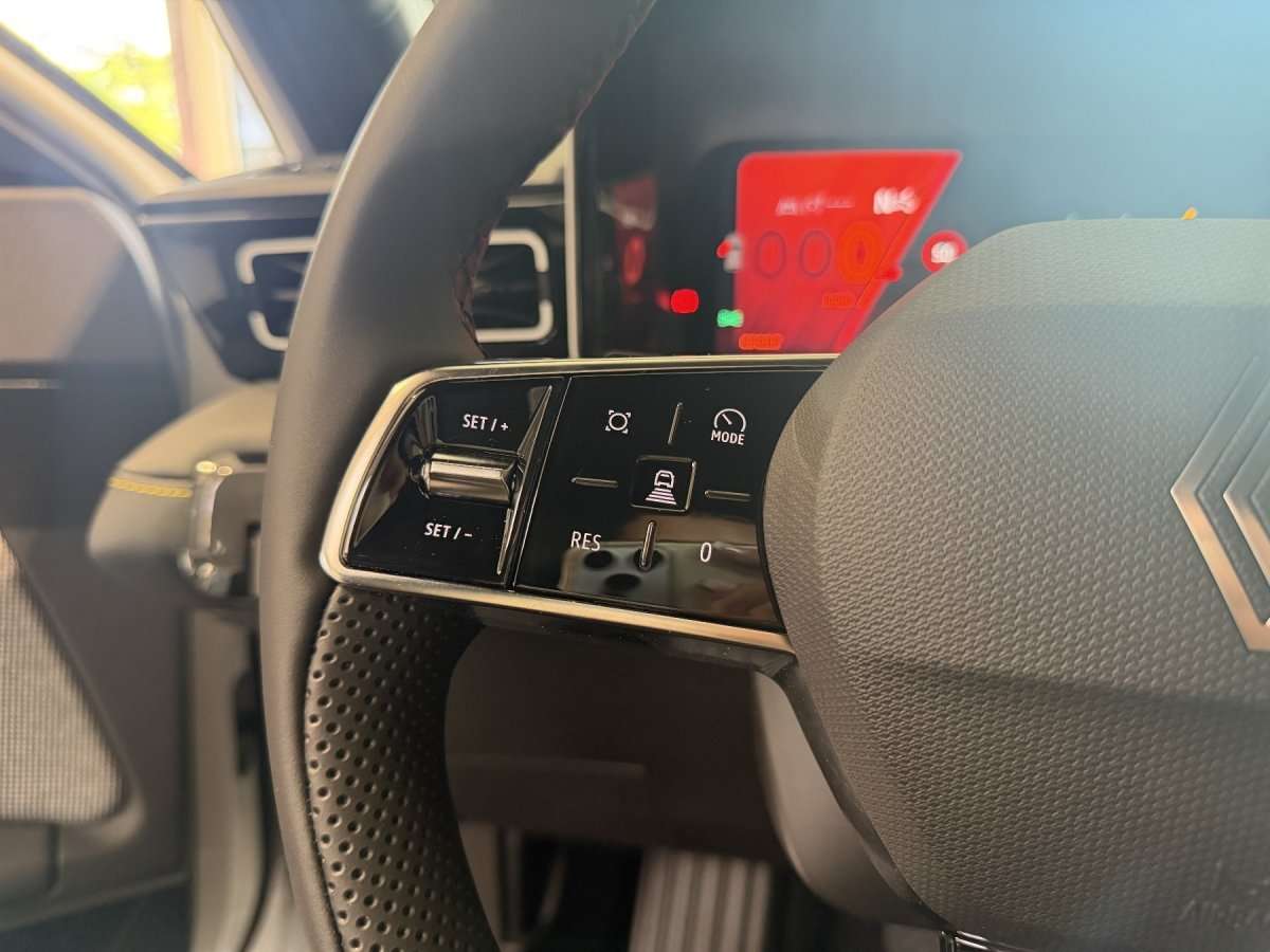 Fahrzeugbild eines Renault 4 E-TECH