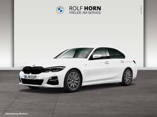 Schräge Frontansicht auf einen BMW 3er-Reihe , freigestellt