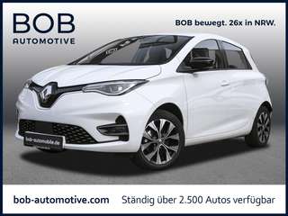 Schräge Frontansicht auf einen Renault ZOE , freigestellt