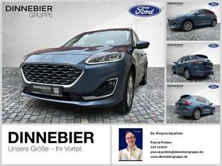 Schräge Frontansicht auf einen Ford Kuga , freigestellt