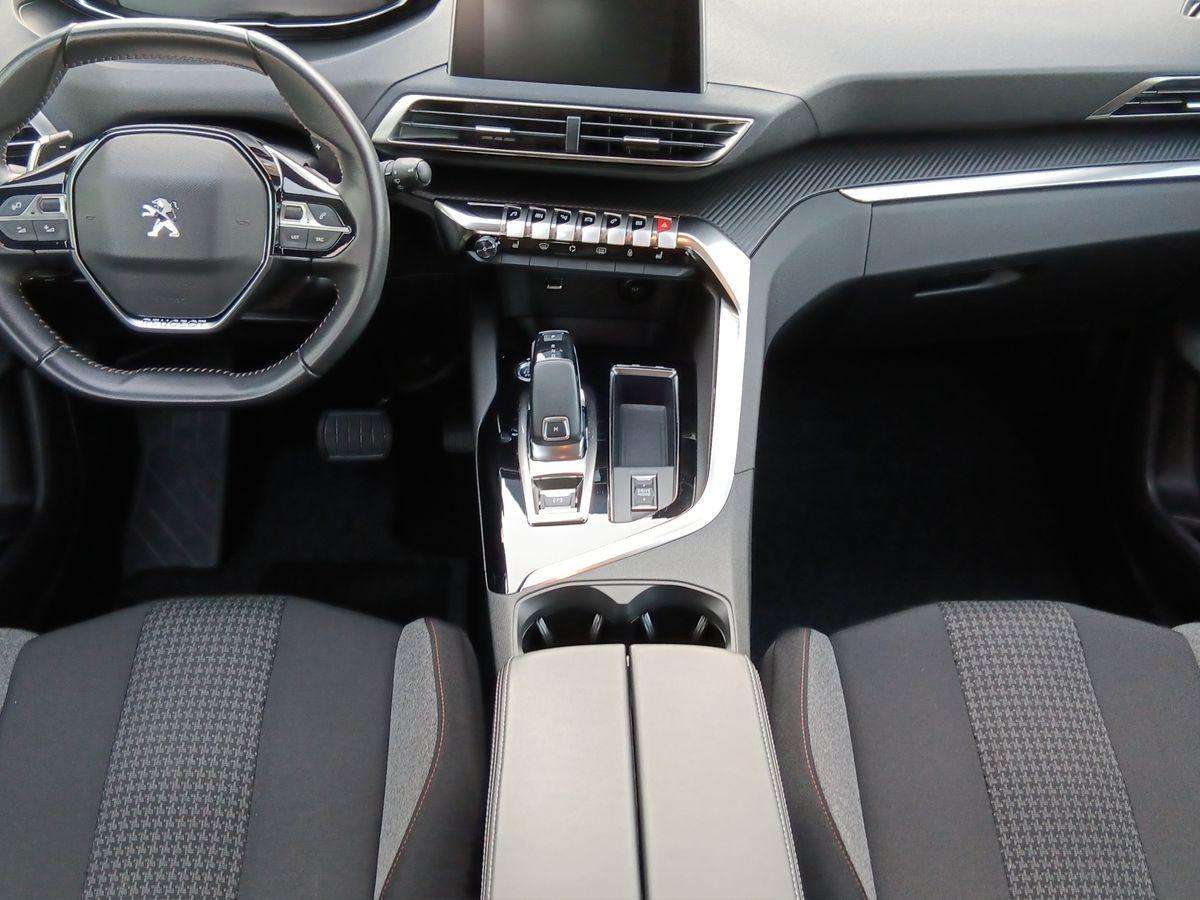 Fahrzeugbild eines Peugeot 5008