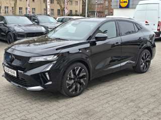 Schräge Frontansicht auf einen Renault Rafale , freigestellt