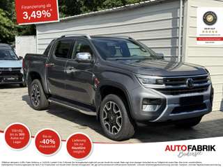 Schräge Frontansicht auf einen Volkswagen Amarok , freigestellt