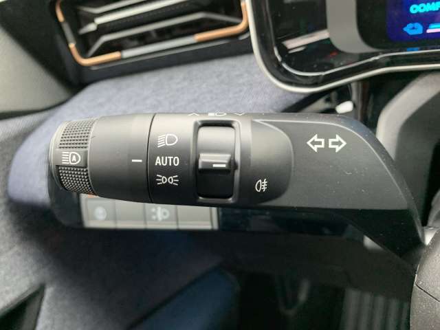 Fahrzeugbild eines Renault 4 E-TECH