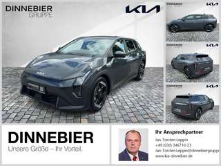 Schräge Frontansicht auf einen Kia EV4 , freigestellt