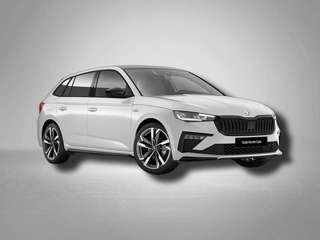 Schräge Frontansicht auf einen Skoda Scala , freigestellt