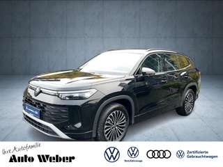 Schräge Frontansicht auf einen Volkswagen Tayron , freigestellt