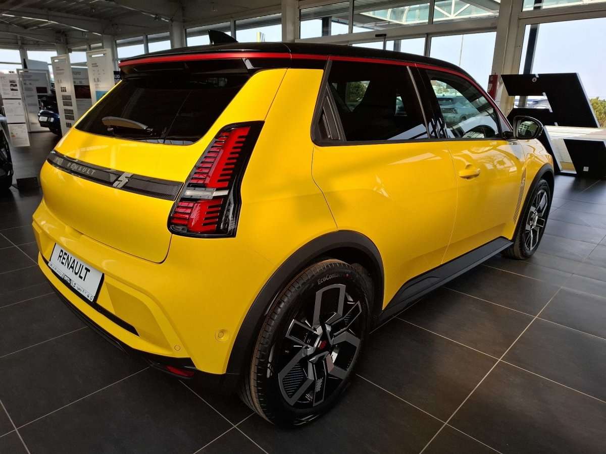 Fahrzeugbild eines Renault 5 E-TECH