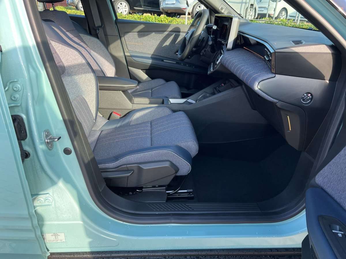 Fahrzeugbild eines Renault 4 E-TECH