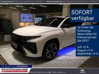 Schräge Frontansicht auf einen Hyundai Tucson , freigestellt