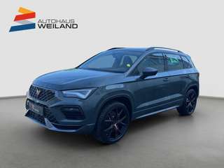 Schräge Frontansicht auf einen CUPRA Ateca , freigestellt