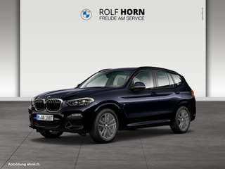 Schräge Frontansicht auf einen BMW X3 , freigestellt