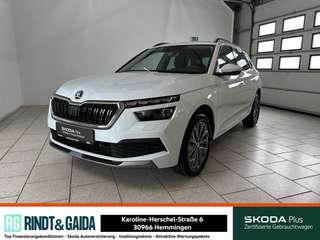 Schräge Frontansicht auf einen Skoda Kamiq , freigestellt