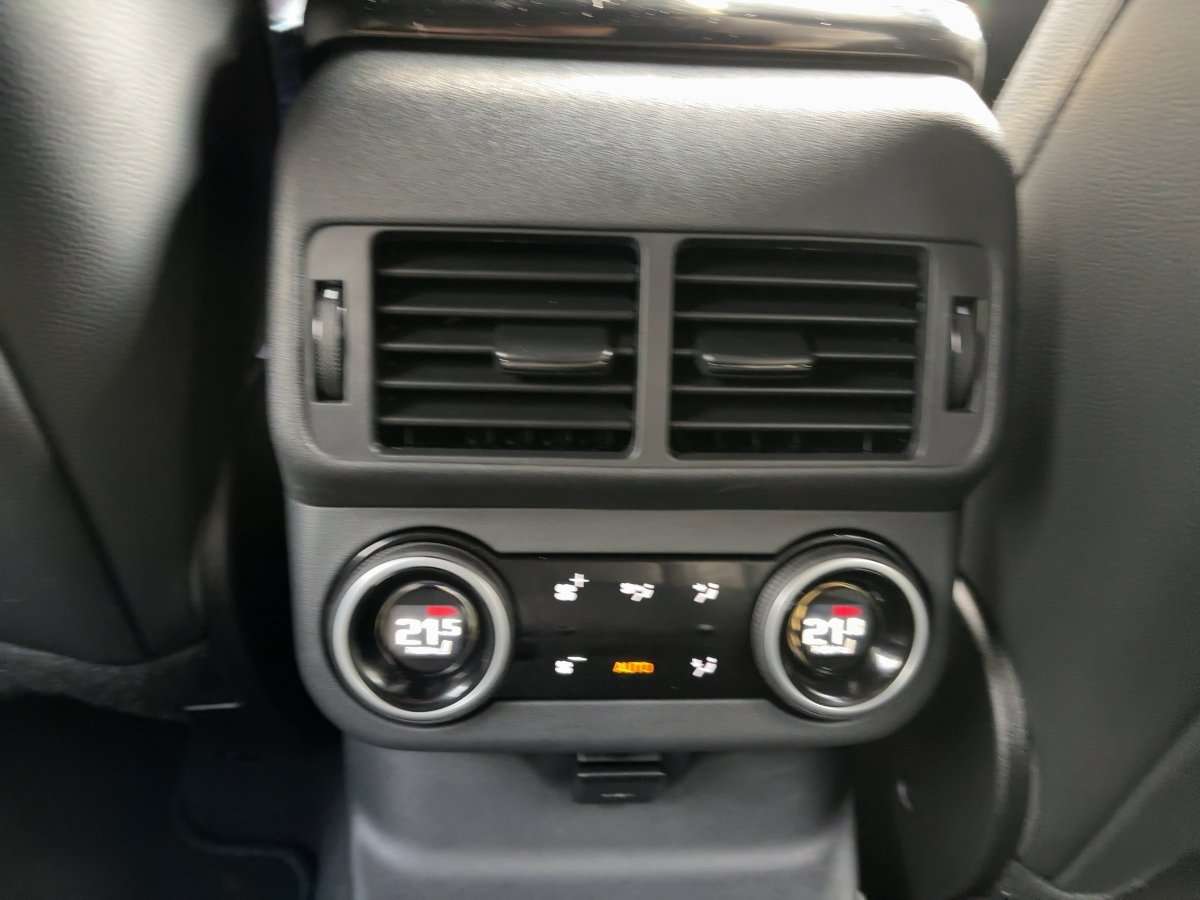 Fahrzeugbild eines Land Rover Range Rover Velar