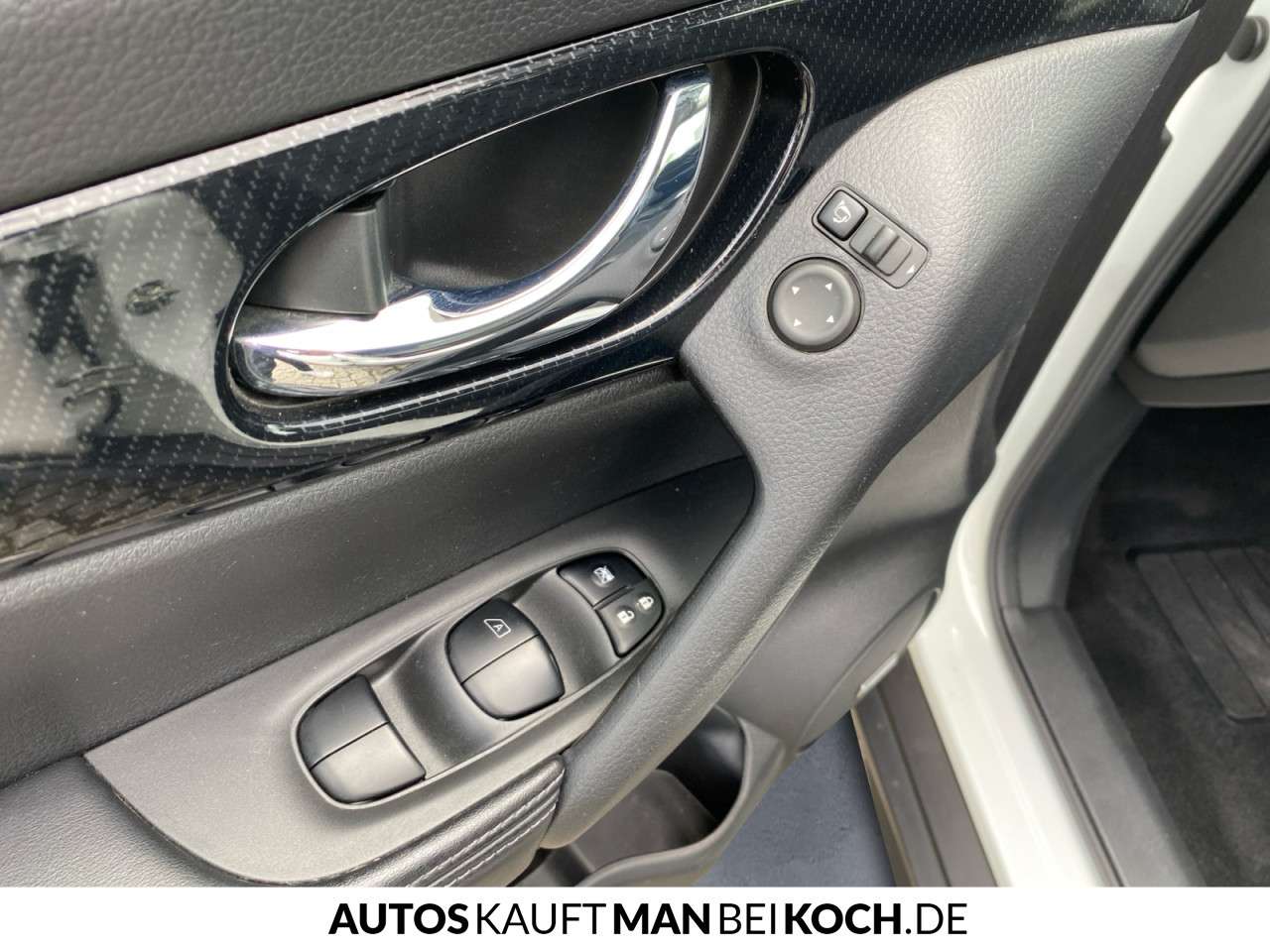 Fahrzeugbild eines Nissan X-TRAIL