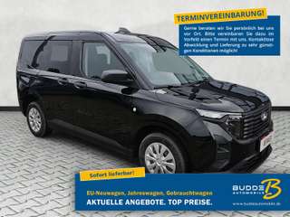 Schräge Frontansicht auf einen Ford Tourneo Courier , freigestellt