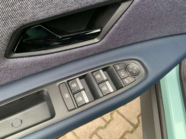 Fahrzeugbild eines Renault 4 E-TECH