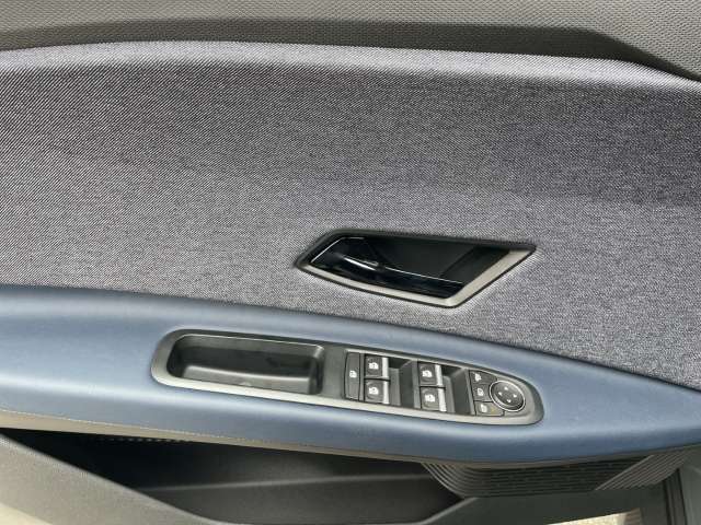 Fahrzeugbild eines Renault 4 E-TECH