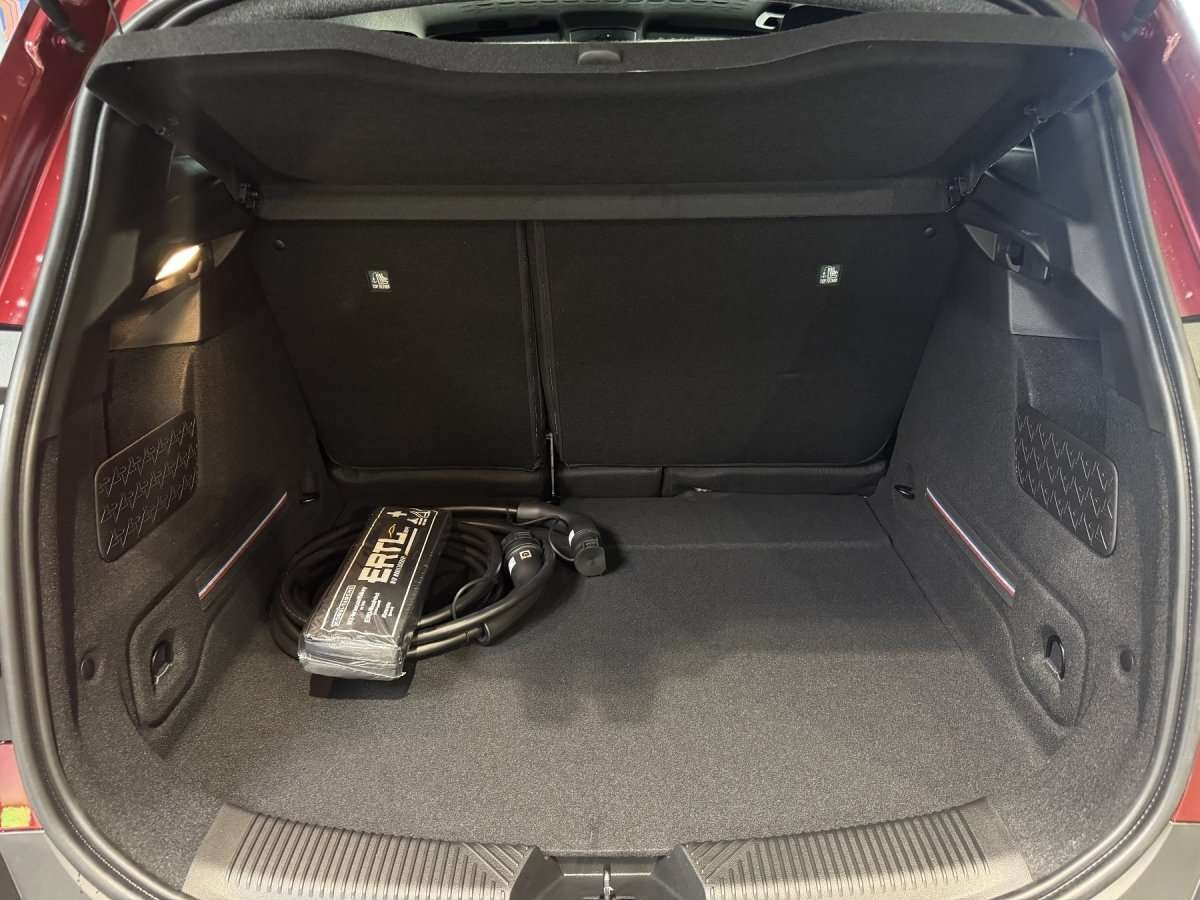 Fahrzeugbild eines Renault 4 E-TECH