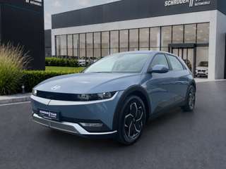 Schräge Frontansicht auf einen Hyundai IONIQ 5 , freigestellt