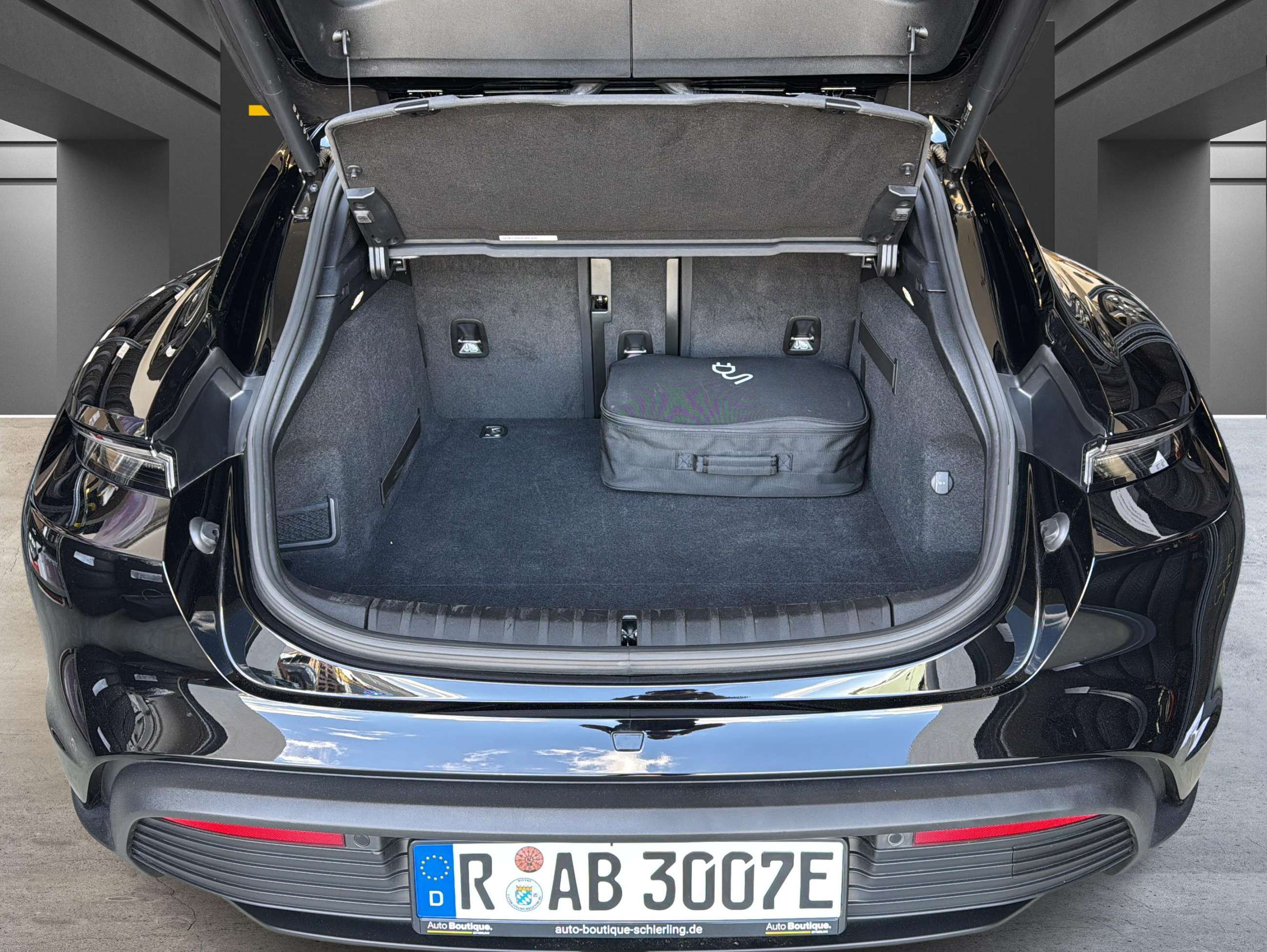 Fahrzeugbild eines Porsche Taycan