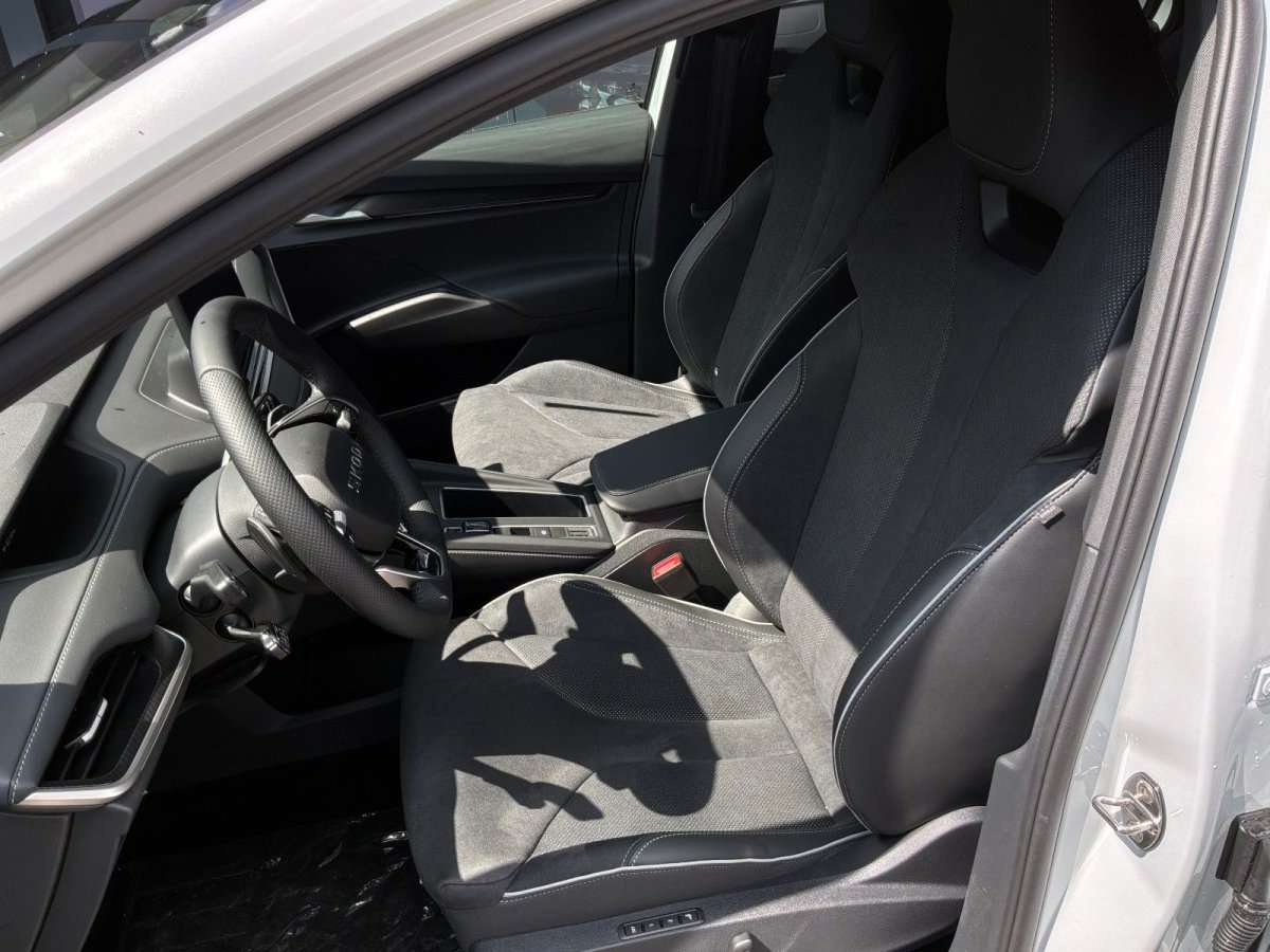 Fahrzeugbild eines Skoda ELROQ
