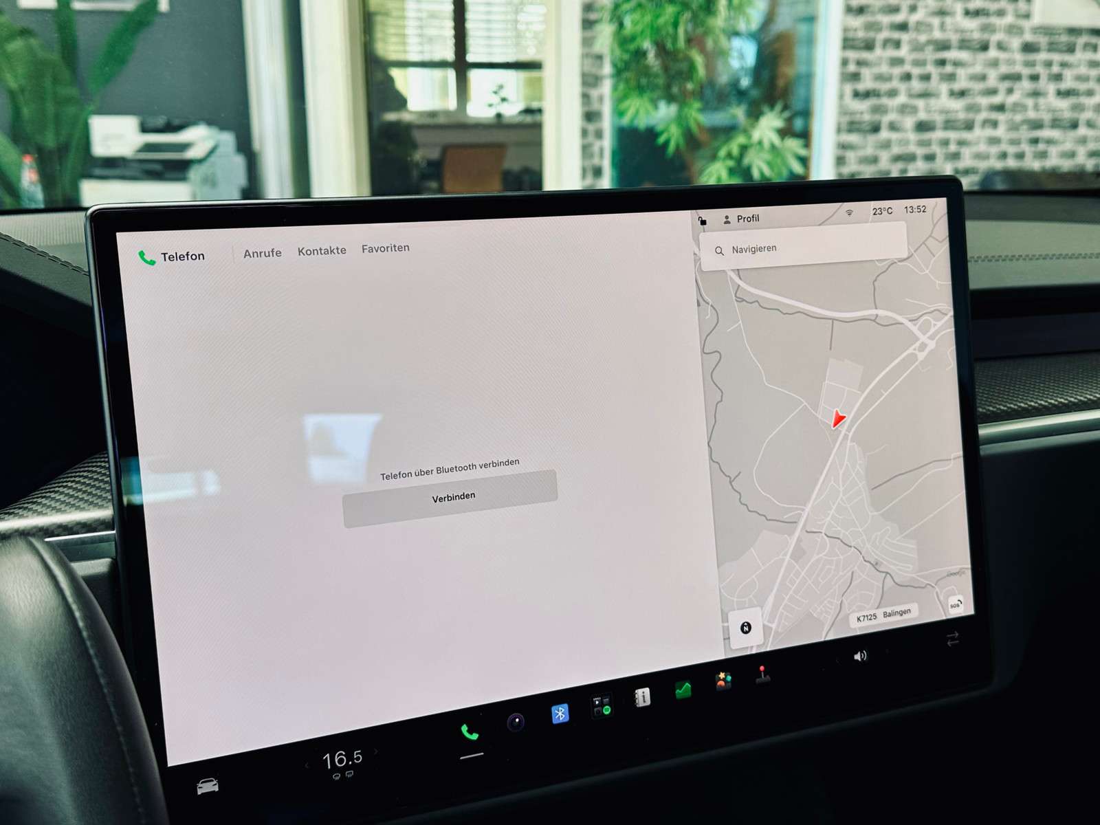 Fahrzeugbild eines TESLA Model S