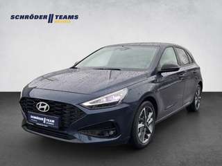 Schräge Frontansicht auf einen Hyundai i30 , freigestellt