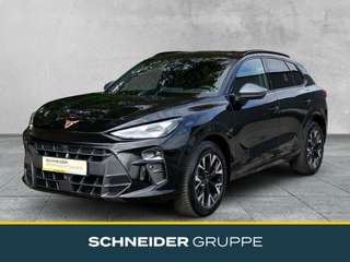 Schräge Frontansicht auf einen CUPRA Terramar , freigestellt