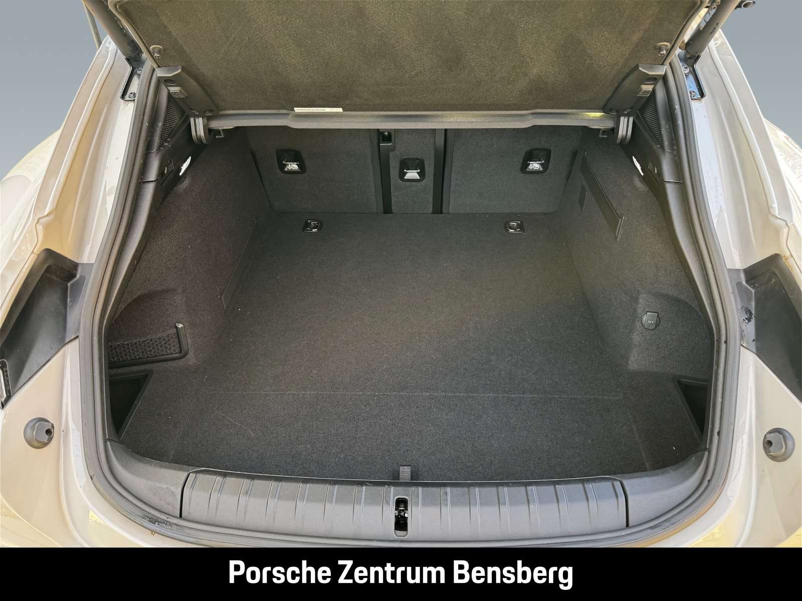 Fahrzeugbild eines Porsche Taycan